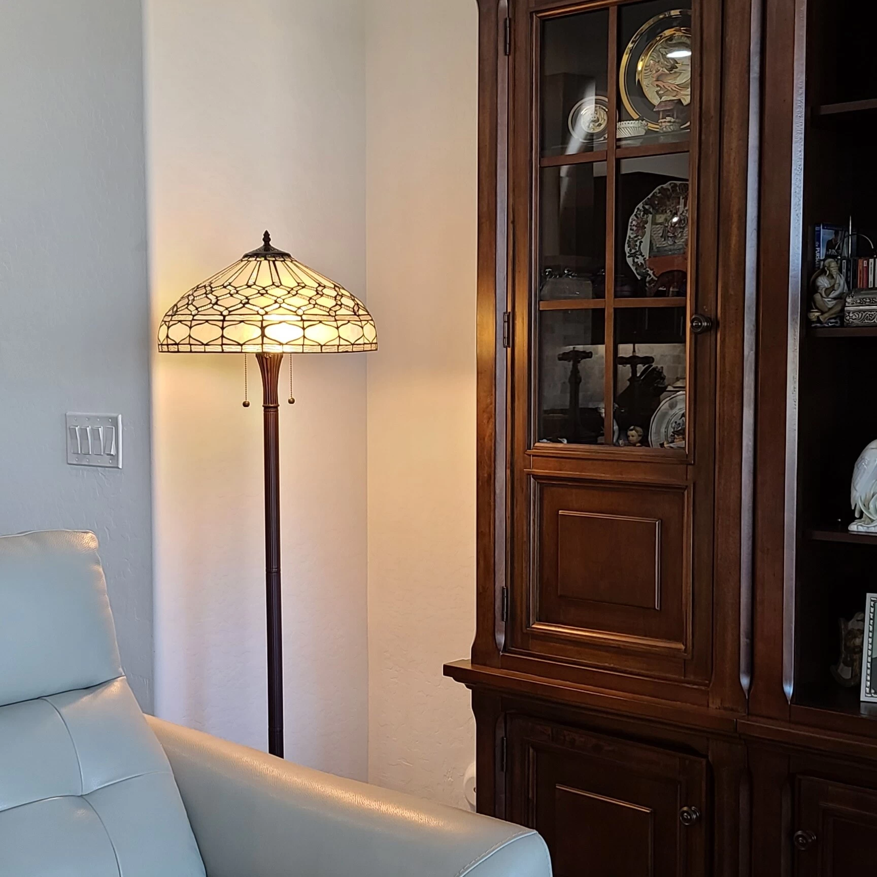 Tiffany Style Floor Lamp Standing 60" Tall Stained Glass White Mahogany Bedroom Reading Gift Amora Lighting 6 Tiffany Style Floor Lamp Standing 60" Tall Stained Glass White Mahogany Bedroom Reading Gift Amora Lighting - Image 4