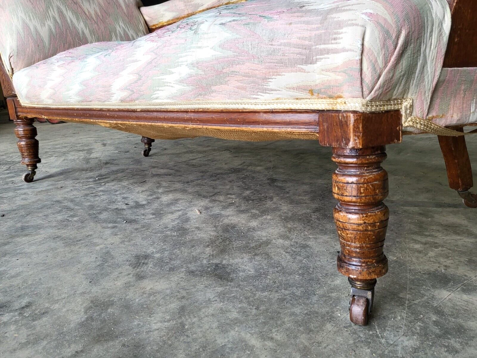 Unknown Antique Edwardian Duet Chaise Longue Turned Legs Castors Bedroom 11 Unknown Antique Edwardian Duet Chaise Longue Turned Legs Castors Bedroom - Image 9
