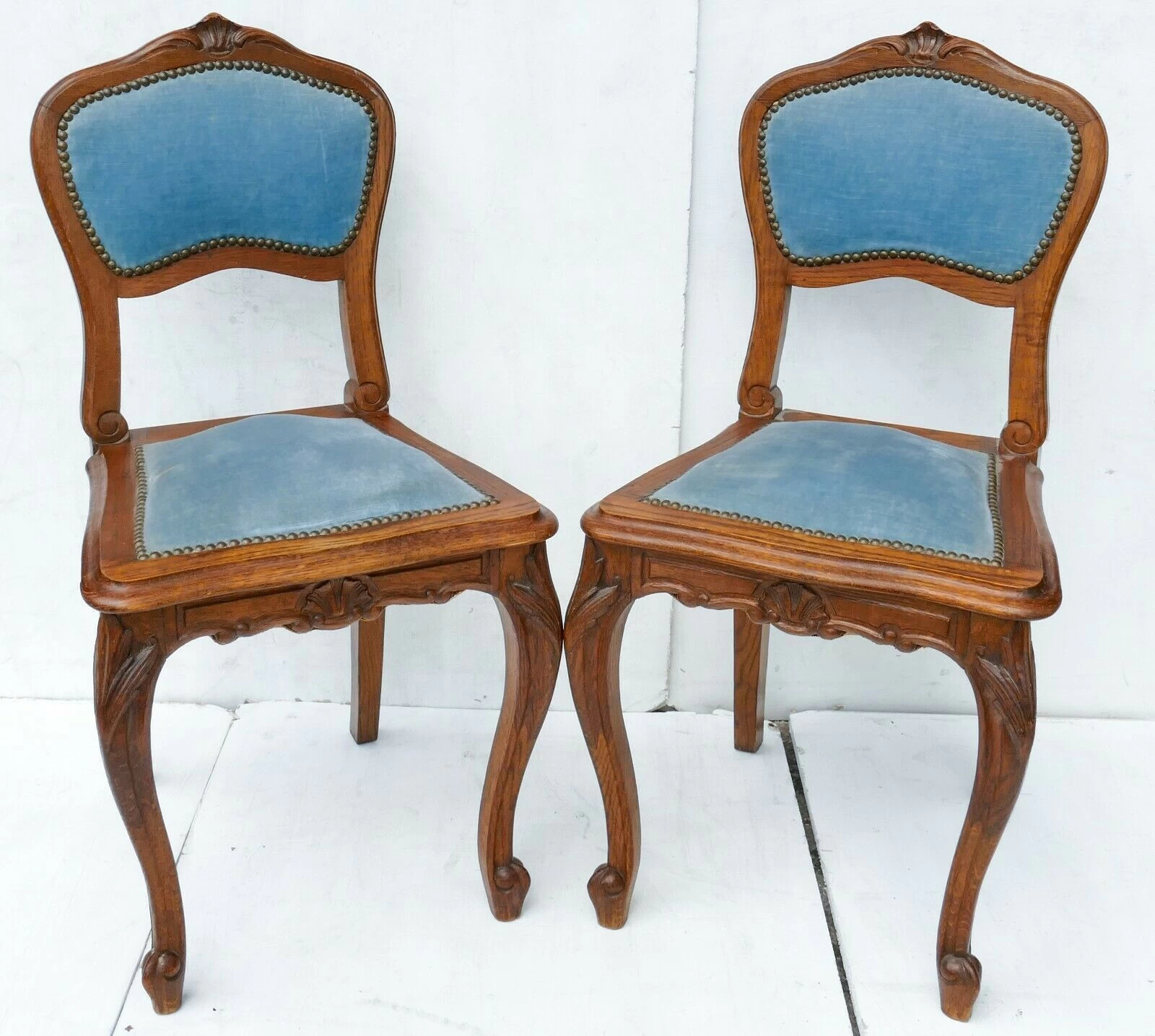 Stunning Pair Of Oak Cerulean Upholstered Bedroom Chairs 3 Stunning Pair Of Oak Cerulean Upholstered Bedroom Chairs