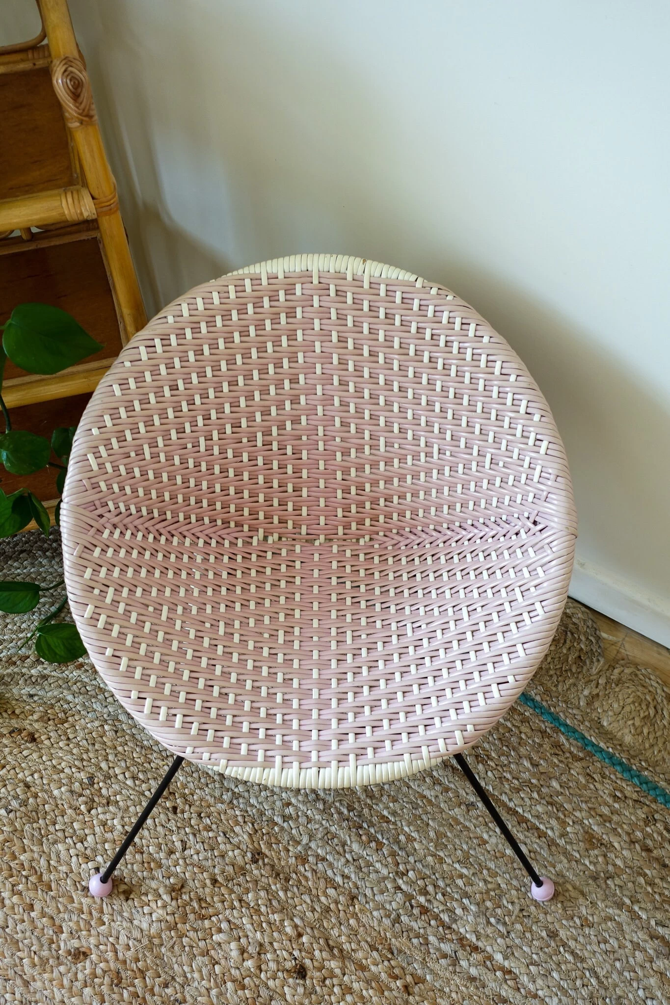 Unknown Vintage 1960s Original Children's Satellite Tub Chair In Pink & White With Black Sputnik Style Legs Mid Century Retro Bedroom Decor - Image 3