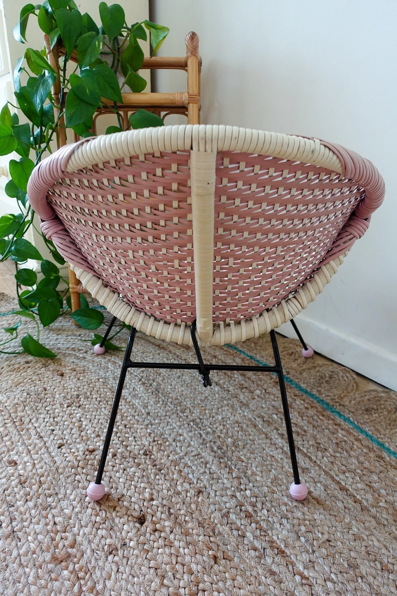 Unknown Vintage 1960s Original Children's Satellite Tub Chair In Pink & White With Black Sputnik Style Legs Mid Century Retro Bedroom Decor - Image 6